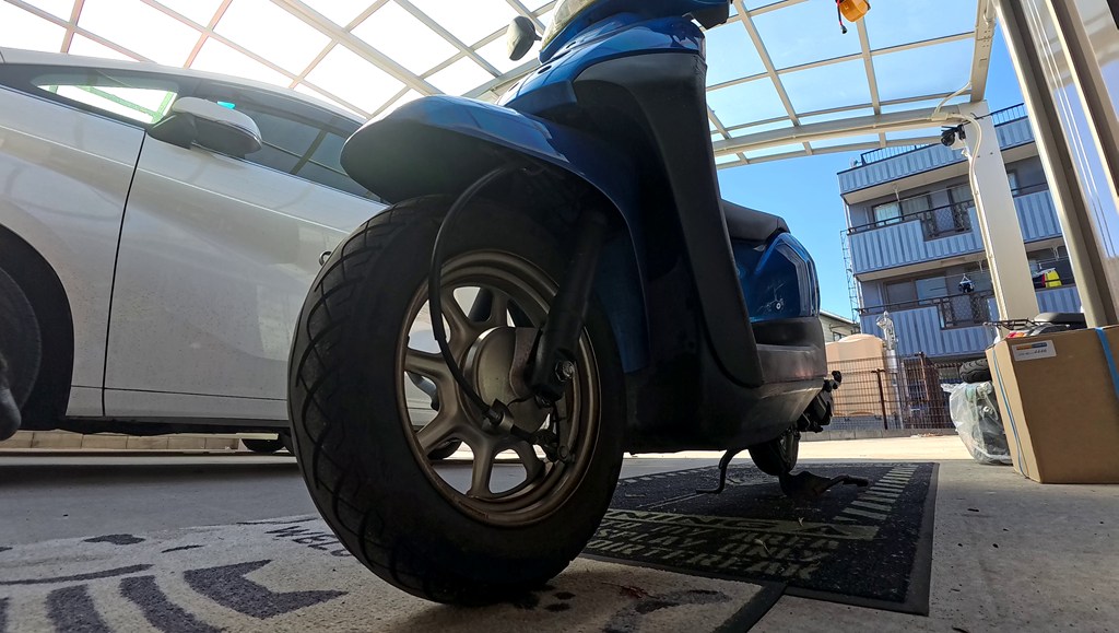 フロントフォークの取り外し