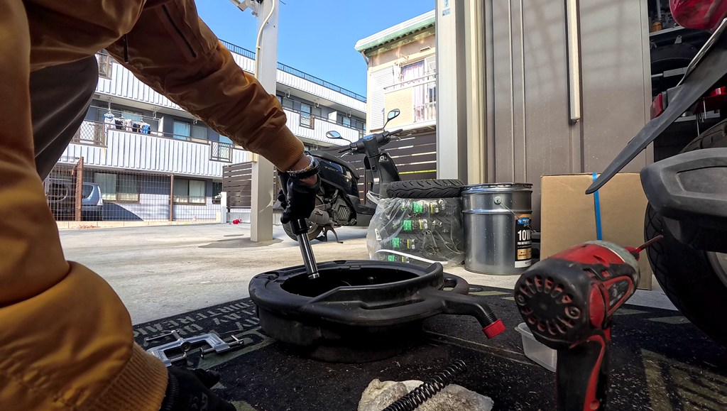 インナーチューブを抜く